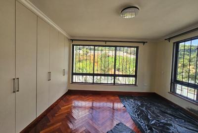 5 Bed House with En Suite in Loresho - 4