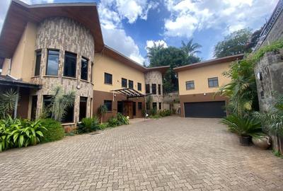 5 Bed Townhouse with En Suite in Kyuna
