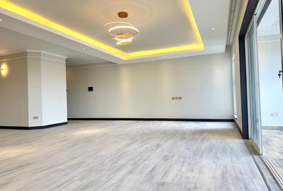 3 Bed Apartment with En Suite in Riverside - 3