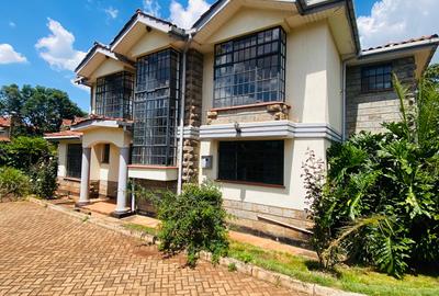 4 Bed Townhouse with En Suite in Riverside