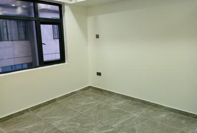 1 Bed Apartment with Gym in Kilimani - 3