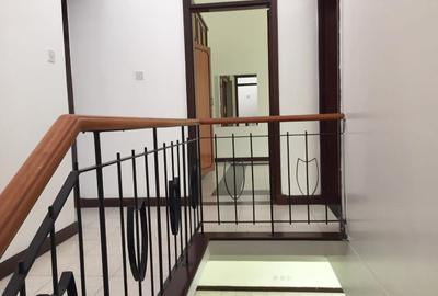 4 Bed Townhouse with En Suite in Spring Valley - 3