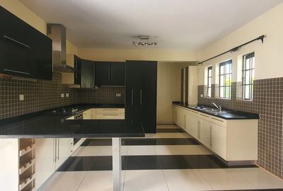 5 Bed Townhouse with En Suite at Runda