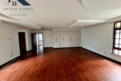 5 Bed House with En Suite at Runda