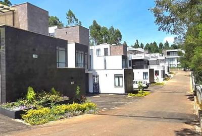 4 Bed Townhouse with En Suite in Kitisuru