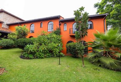 5 Bed House with En Suite in Runda