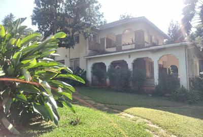 5 Bed House with En Suite at Kyuna Road