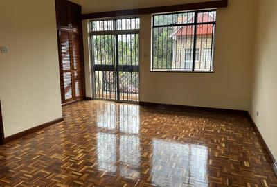 5 Bed Townhouse with En Suite in Westlands Area