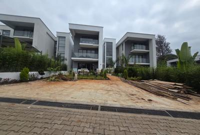 5 Bed Villa with En Suite in Lavington