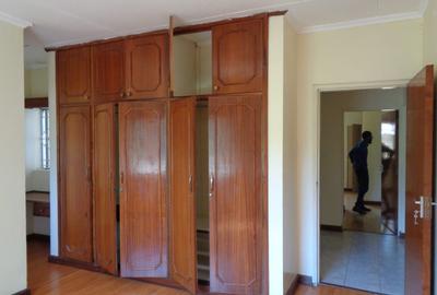 5 Bed Townhouse with En Suite at Lavington