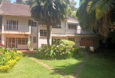 Commercial Property with Parking in Lavington