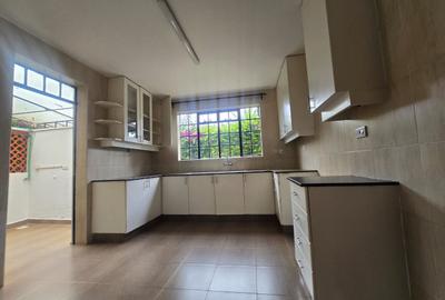 4 Bed Townhouse with En Suite in Kiambu Road