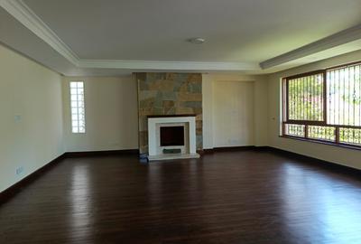 5 Bed Townhouse with En Suite in Spring Valley - 4