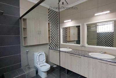 3 Bed Apartment with En Suite in Riverside