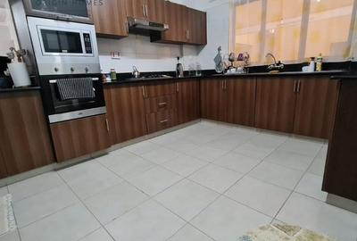 3 Bed Apartment with En Suite in Kilimani
