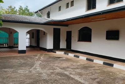 7 Bed House with En Suite in Kitisuru