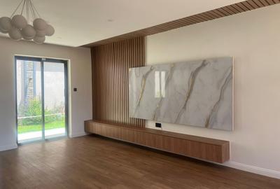 6 Bed House with En Suite in Runda - 2