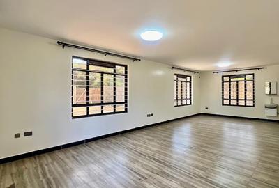 5 Bed Townhouse with En Suite at Near Safari Park
