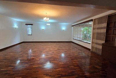 5 Bed House with En Suite in Runda