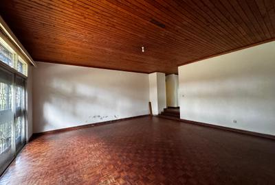 4 Bed House with En Suite in Loresho