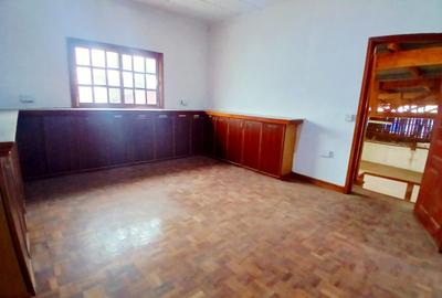 7,000 ft² Warehouse with Backup Generator in Industrial Area - 2