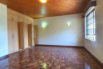 4 Bed Townhouse with En Suite at Lavington - 4