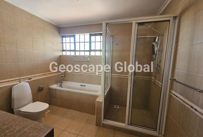 5 Bed Townhouse with En Suite in Lavington - 3