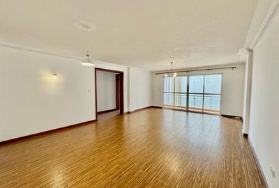3 Bed Apartment with En Suite in Riverside