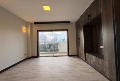 Serviced 2 Bed Apartment with En Suite in Riverside