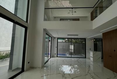 6 Bed Villa with En Suite in Lavington - 4