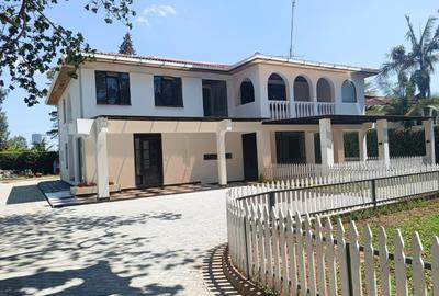 5 Bed House with En Suite at Garden Estate - 2