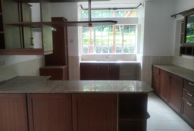 5 Bed Townhouse with En Suite in Rosslyn - 4