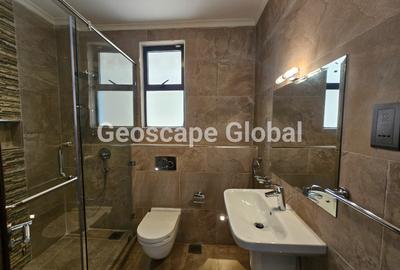 5 Bed Townhouse with En Suite in Lavington - 2