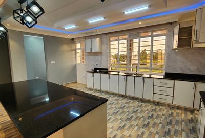 3 Bed House with En Suite at - 3