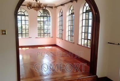 6 Bed Townhouse with En Suite at Statehouse Road - 2