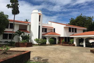 6 Bed House with En Suite at Nyali Beach - 3