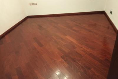 5 Bed Townhouse with En Suite in Lavington - 3