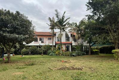 5 Bed House with En Suite in Runda