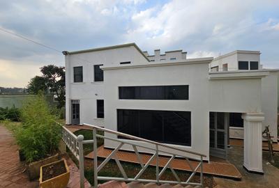 3 Bed House with En Suite in Runda - 2