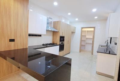 4 Bed Apartment with En Suite in Spring Valley - 2