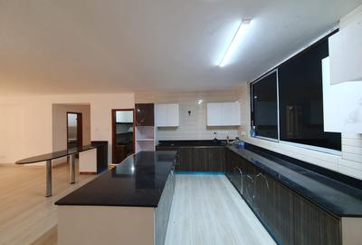 4 Bed Apartment with En Suite at Parklands - 2