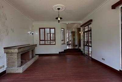 6 Bed House with En Suite in Runda - 4