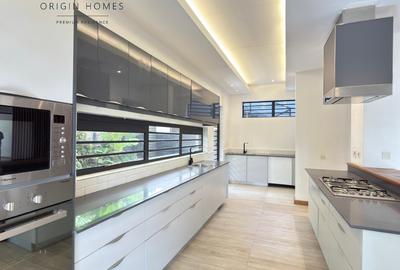 3 Bed House with En Suite at Rosslyn - 2