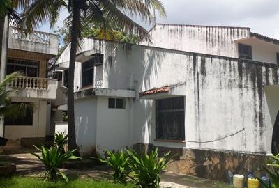 5 Bed Villa in Kizingo - 3