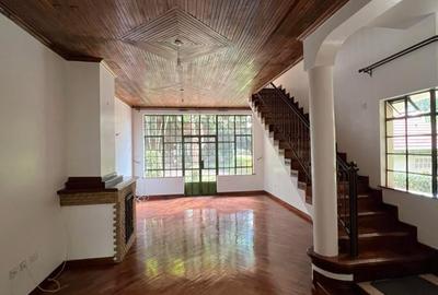 5 Bed Townhouse with En Suite in Lavington - 2