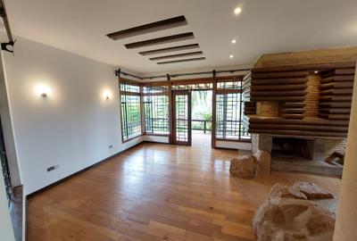 5 Bed Townhouse with En Suite at Lake View - 3