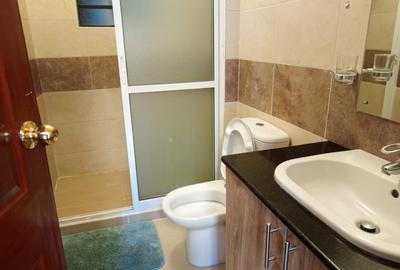 Serviced 1 Bed Apartment with En Suite in Parklands