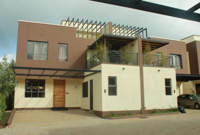4 Bed Townhouse with En Suite at Banana (Raini Road)