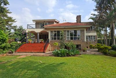 4 Bed House with En Suite at Off Un Avenue