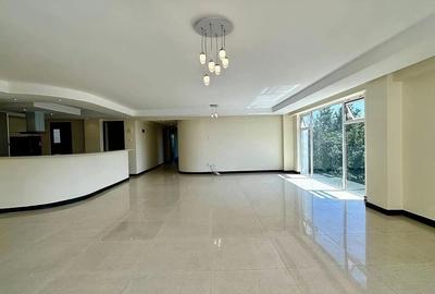 3 Bed Apartment with En Suite in Riverside